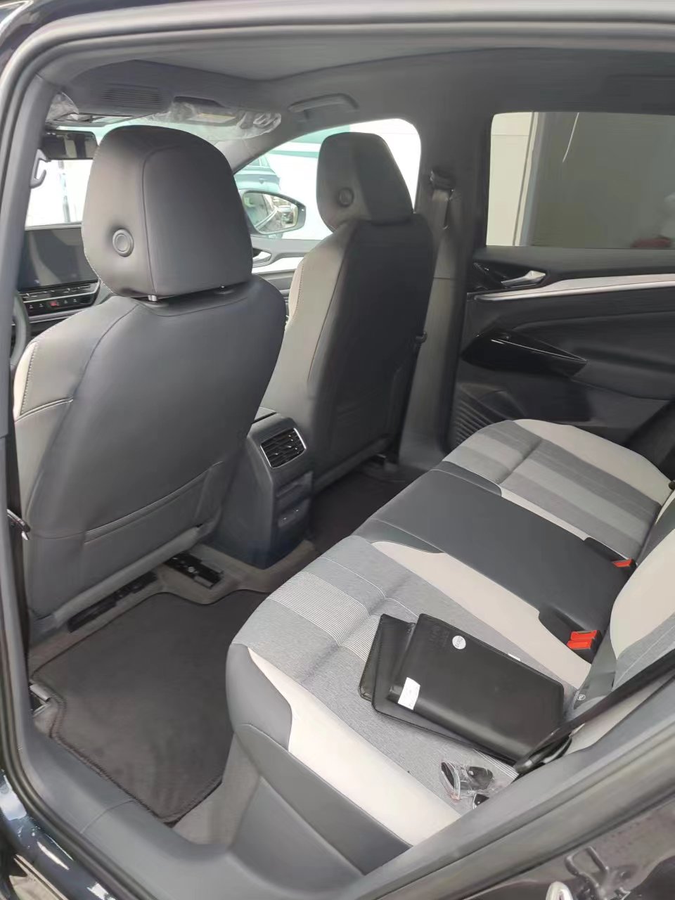150kW Maximum Power 2024 Volkswagen Pure Electric SUV with Five Doors and Five Seats