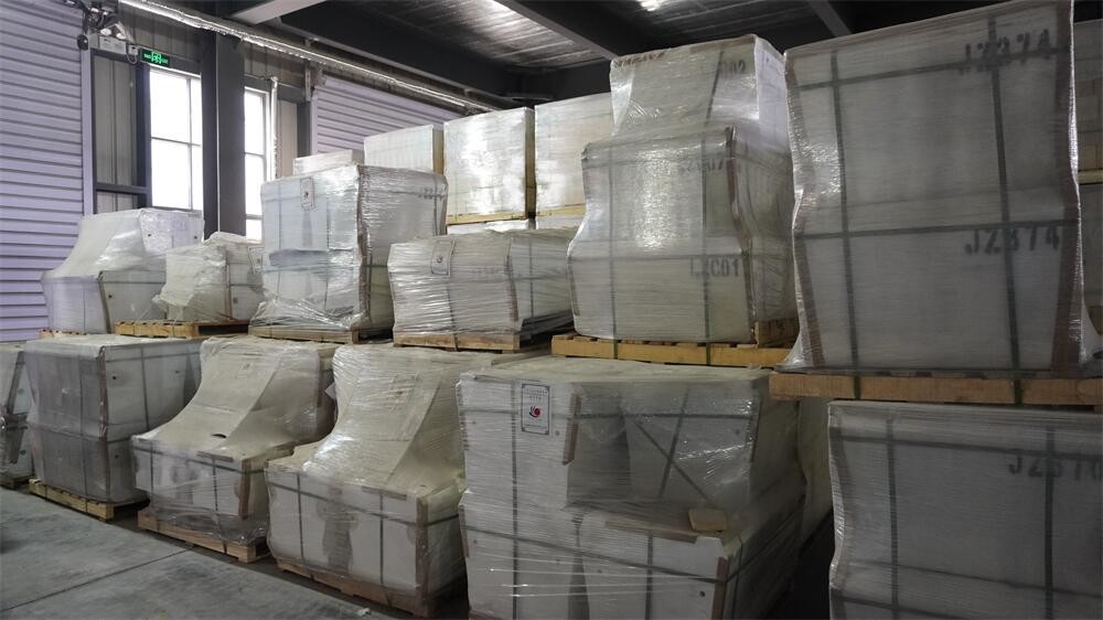 Thermal Shock Resistance Refractory Bricks Pouring Corundum Mullite Fire Bricks For Glass Melter