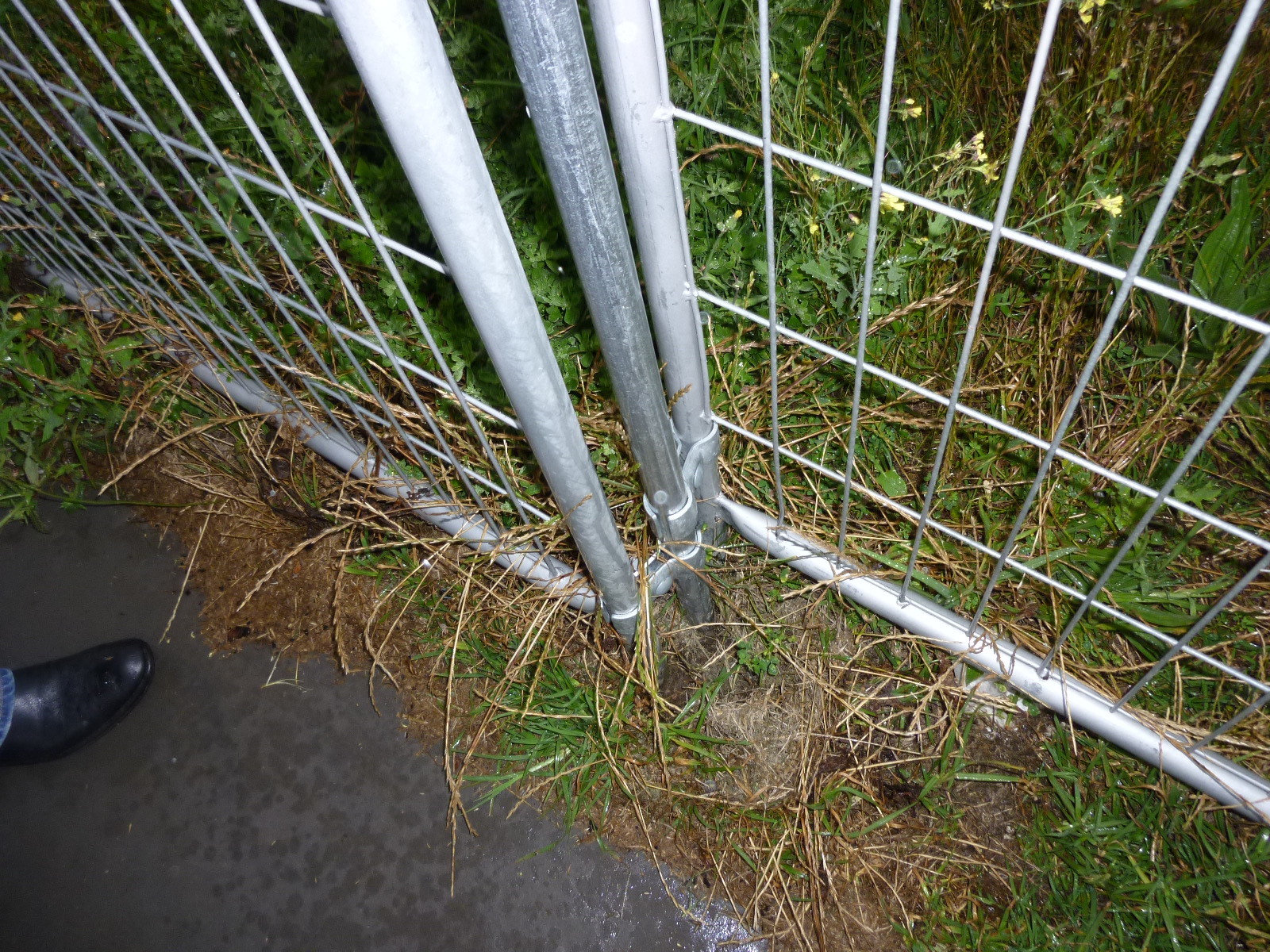 H2100mm Temporary Pedestrian Fencing , W2400mm Moveable Fence Panels