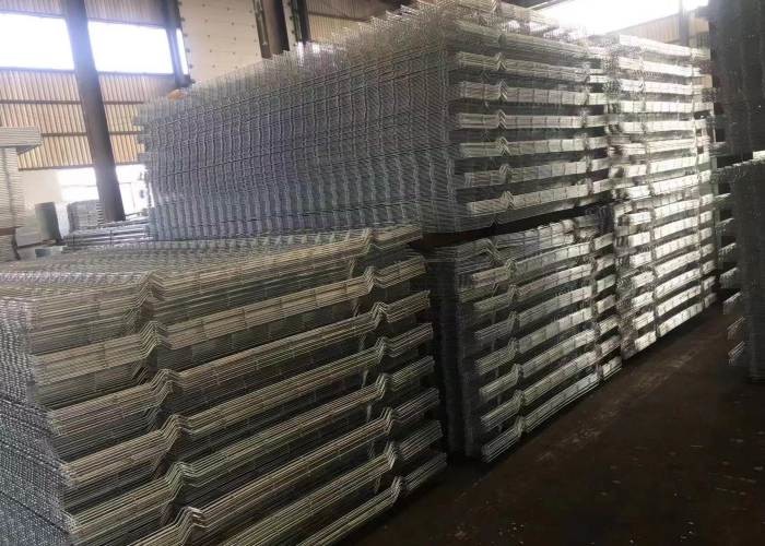 White Heavy Duty Roll Top Welded Mesh Fencing Galvanized For Yard Security