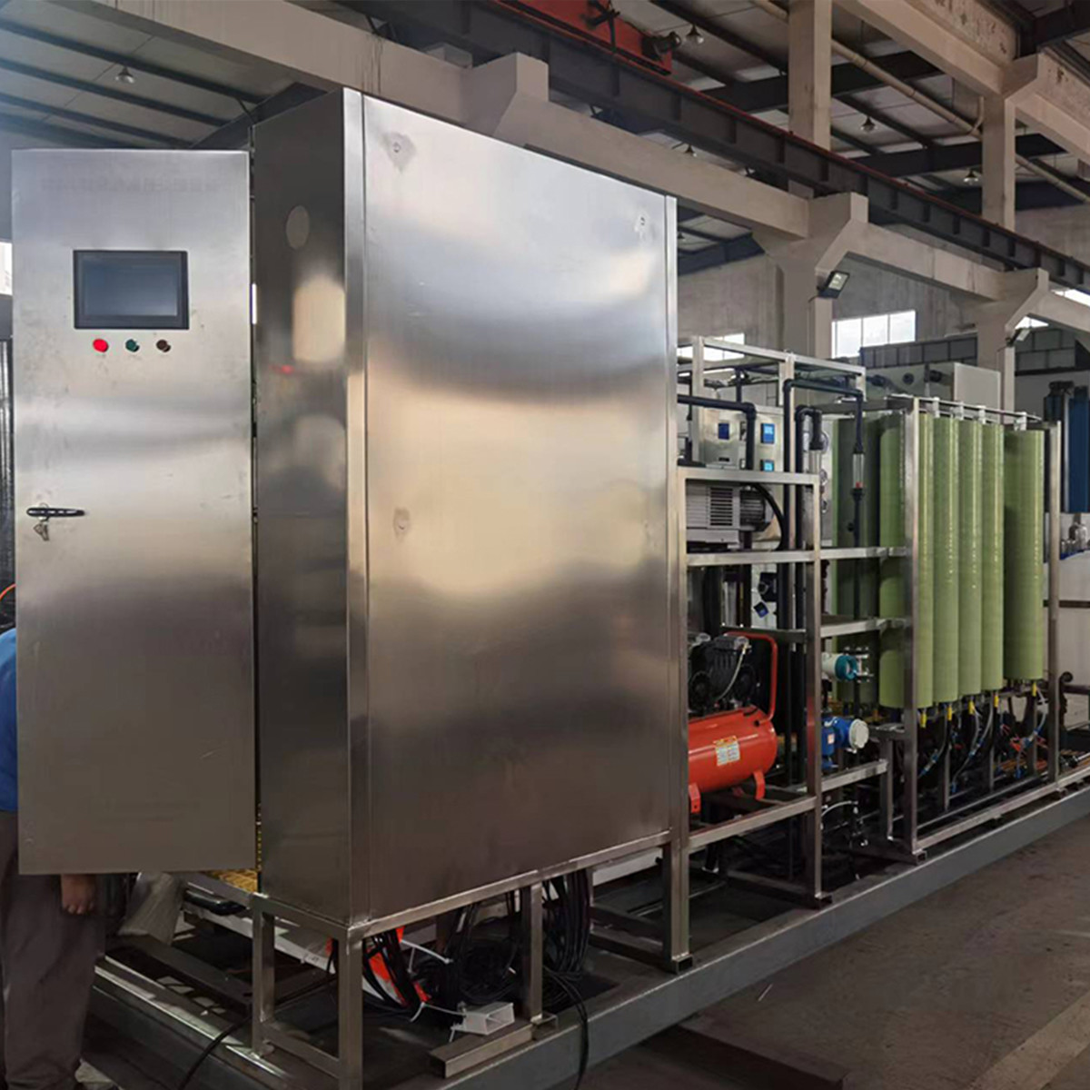 High-Efficiency DTRO Device for Water Purification and Solute Separation