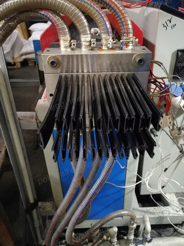 Automatic Industrial Single Screw Extruder , PA66 Nylon Extruder Machine with Professional Dryer