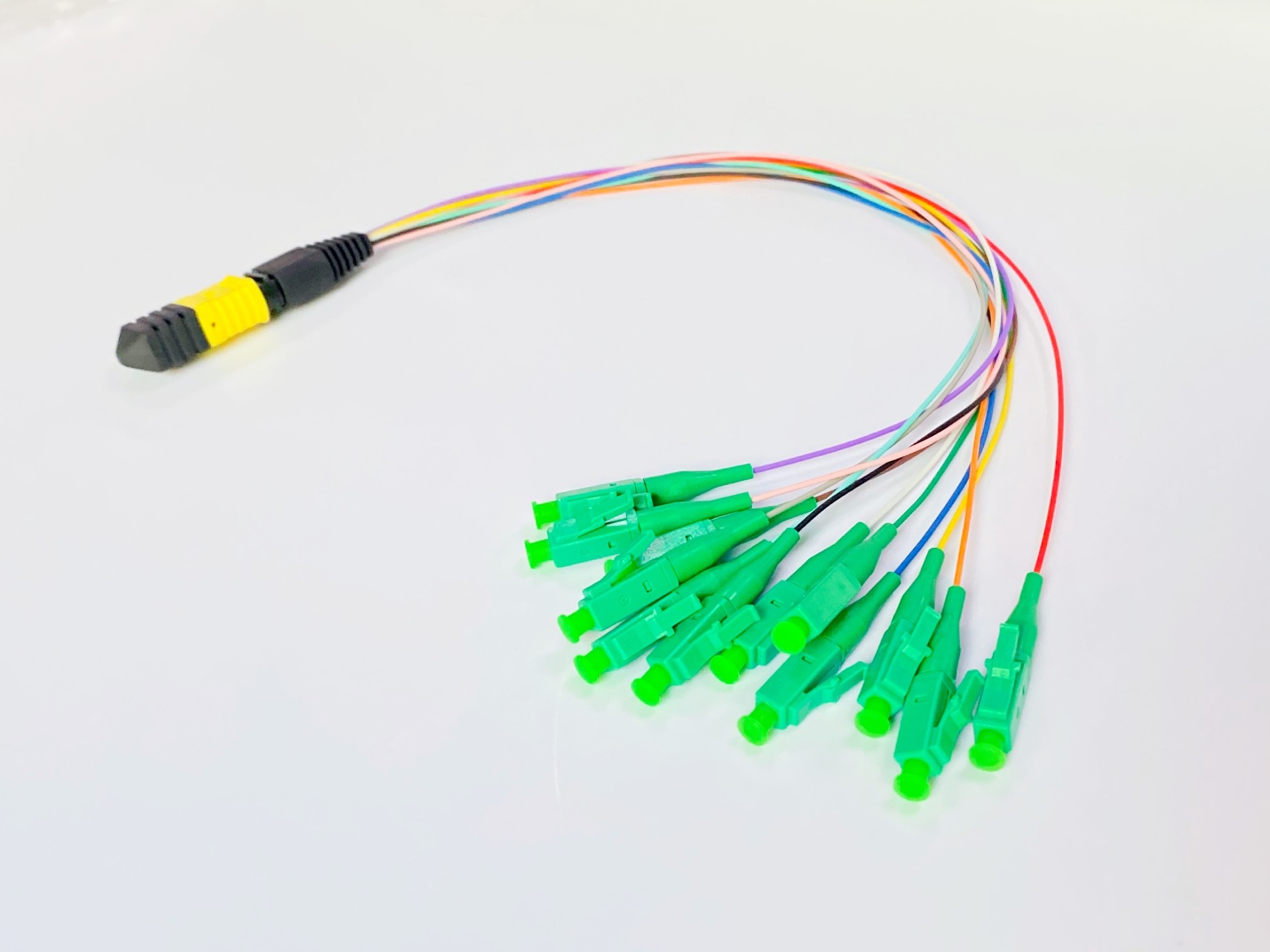 G657A1 12F MPO Breakout Cable APC Polish For 40 / 100G Optical Modules Connectivity