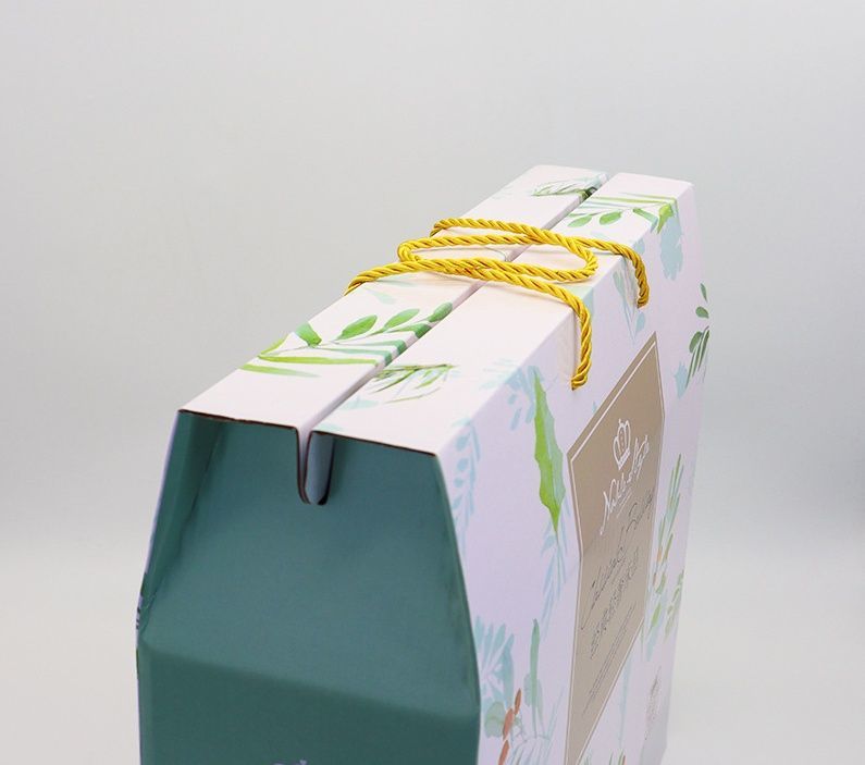 Custom Logo Folding Flat 3-Ply Corrugated Cardboard Kraft Paper Household Pillow Sports Fitness Packaging/Shipping/Moving/Storage Boxes Mailer Box with Handle