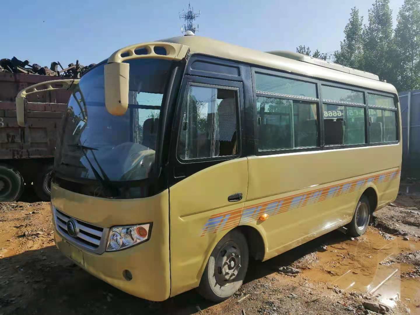Used Mini Bus Yutong ZK6608 19 Seats Front Engine Steel Chassis Used Coach Bus Left Steering Low Kilometer