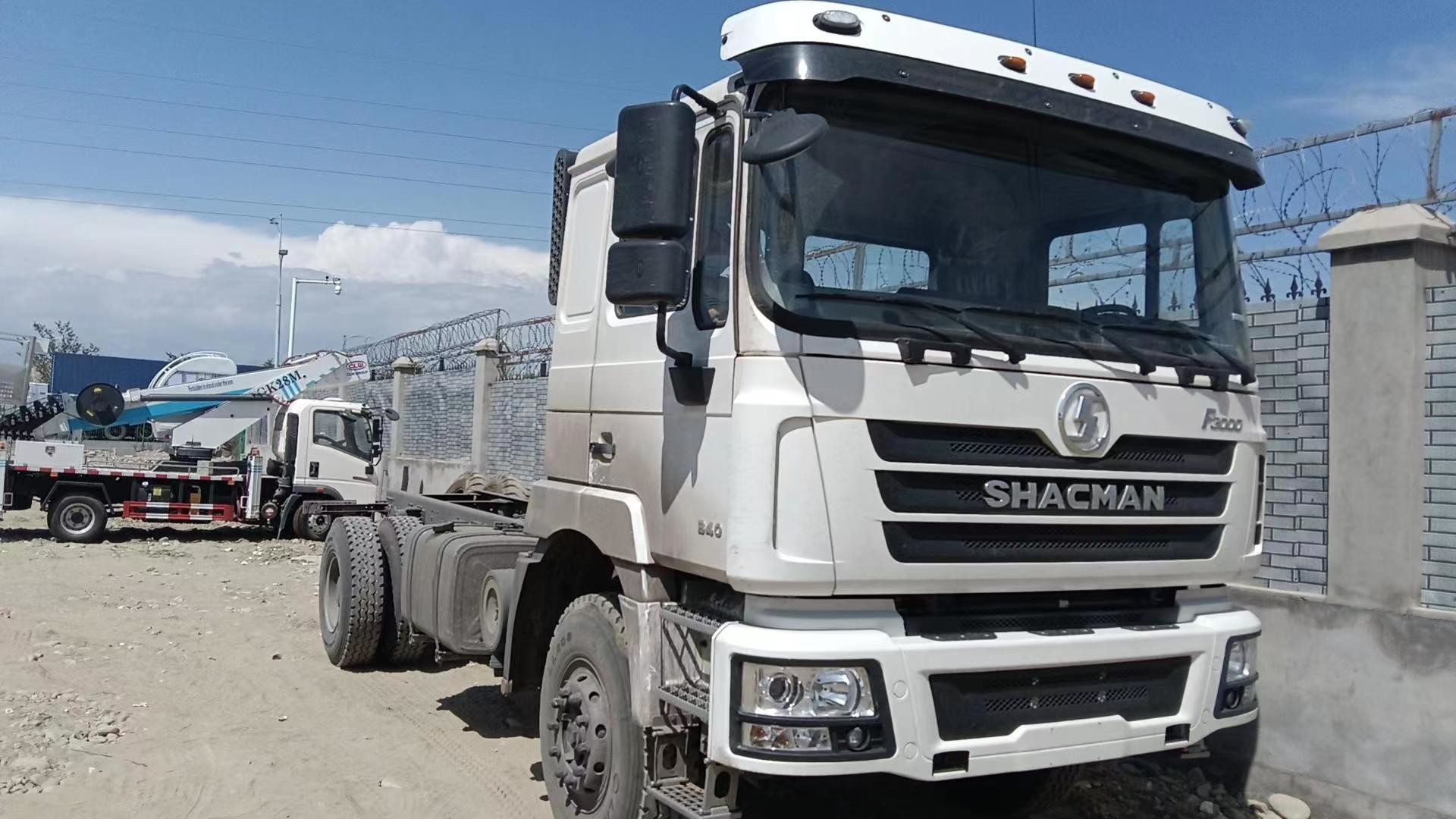 For Sand Transport Tractor Head Shacman Truck F3000 380hp Tractor Trucks