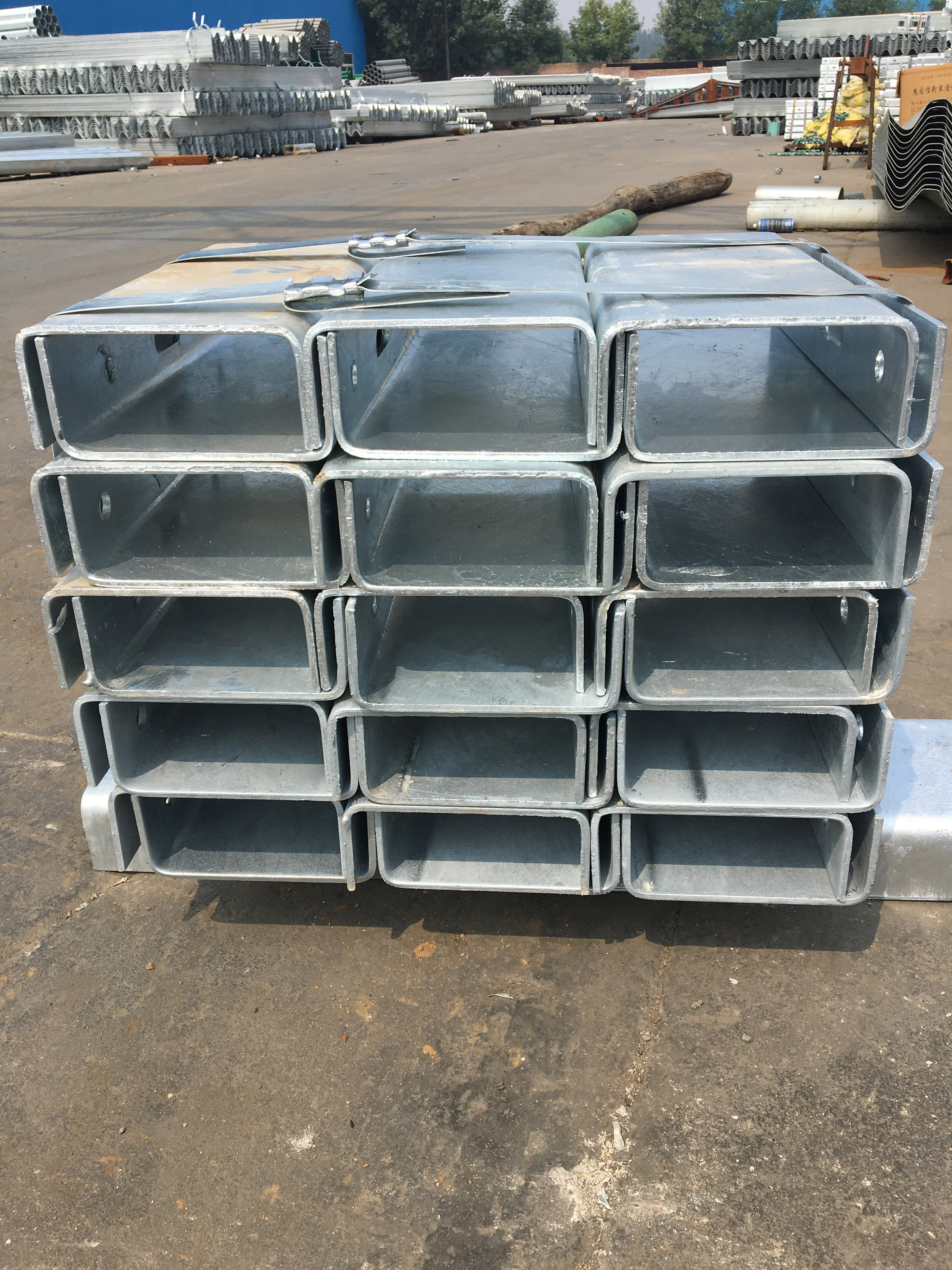 Hot-Dip Galvanized Steel Highway Guardrail Spacer With W-Beam Anti-Corrosion