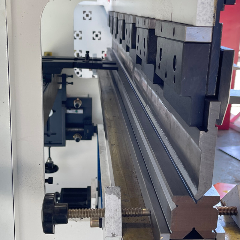 Special Custom Industrial Hydraulic Press Brakes 30T 1600MM CNC Bending Machine