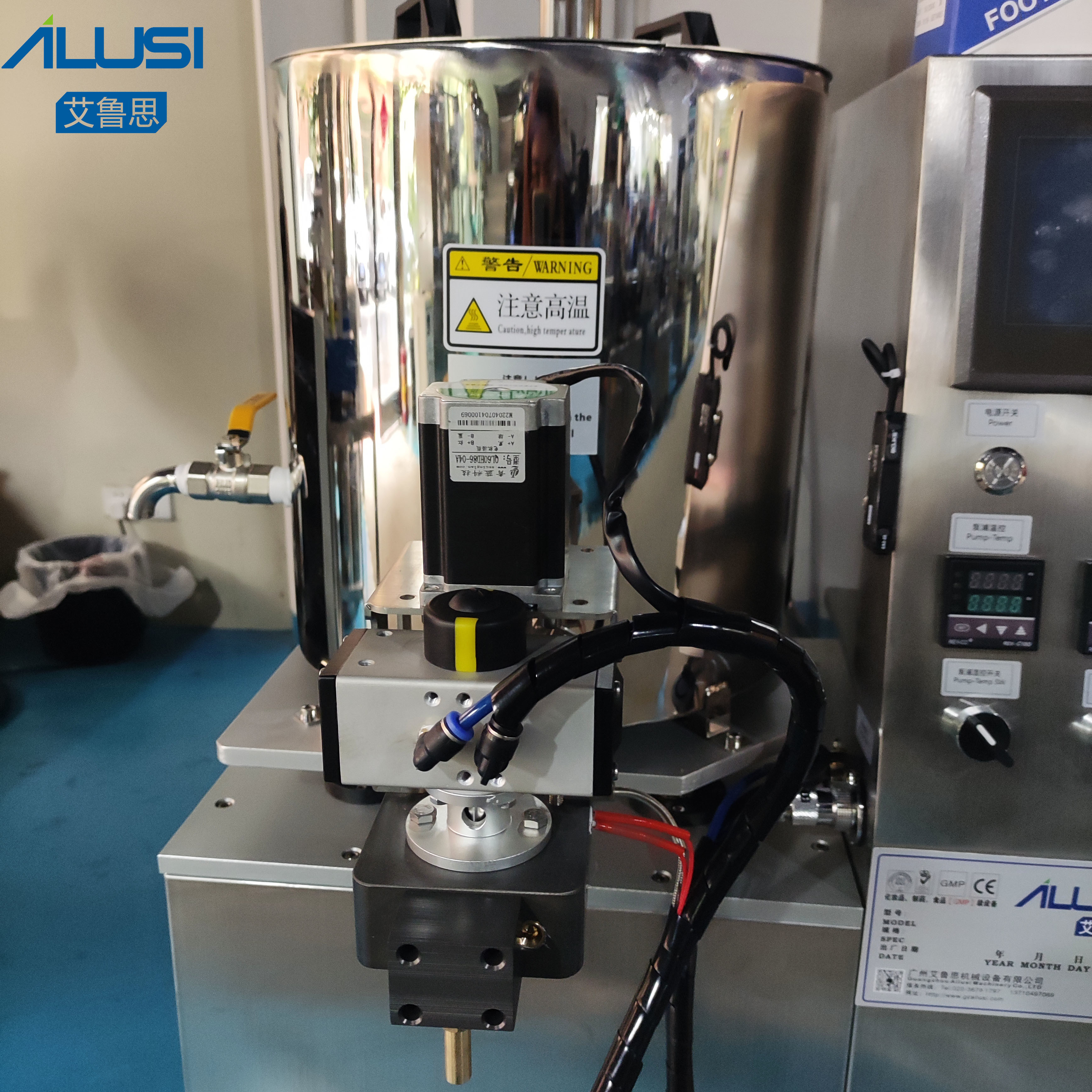 Vaseline Heating Mixing Candle Wax Filling Machine 220V Automatic 2000bph
