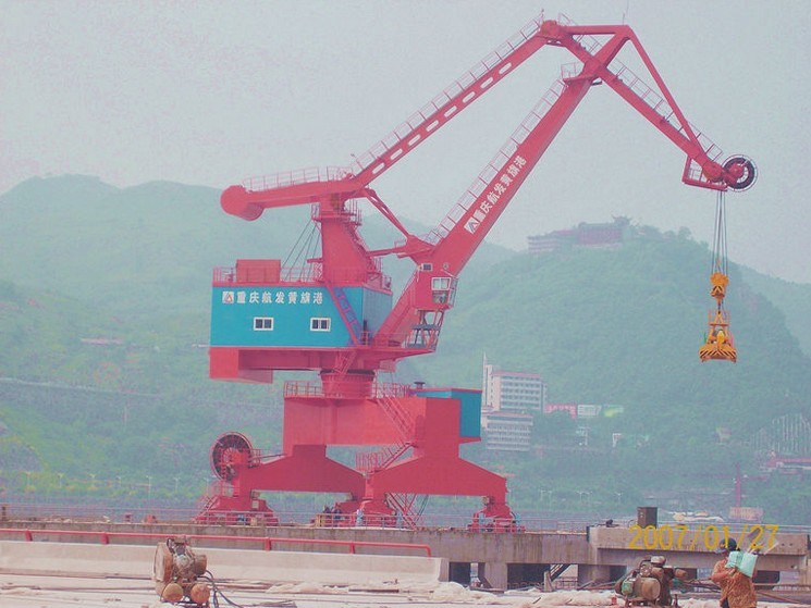 Four Link Type Seaport Port Gantry Crane , Container Handling Heavy Motorized Gantry Crane