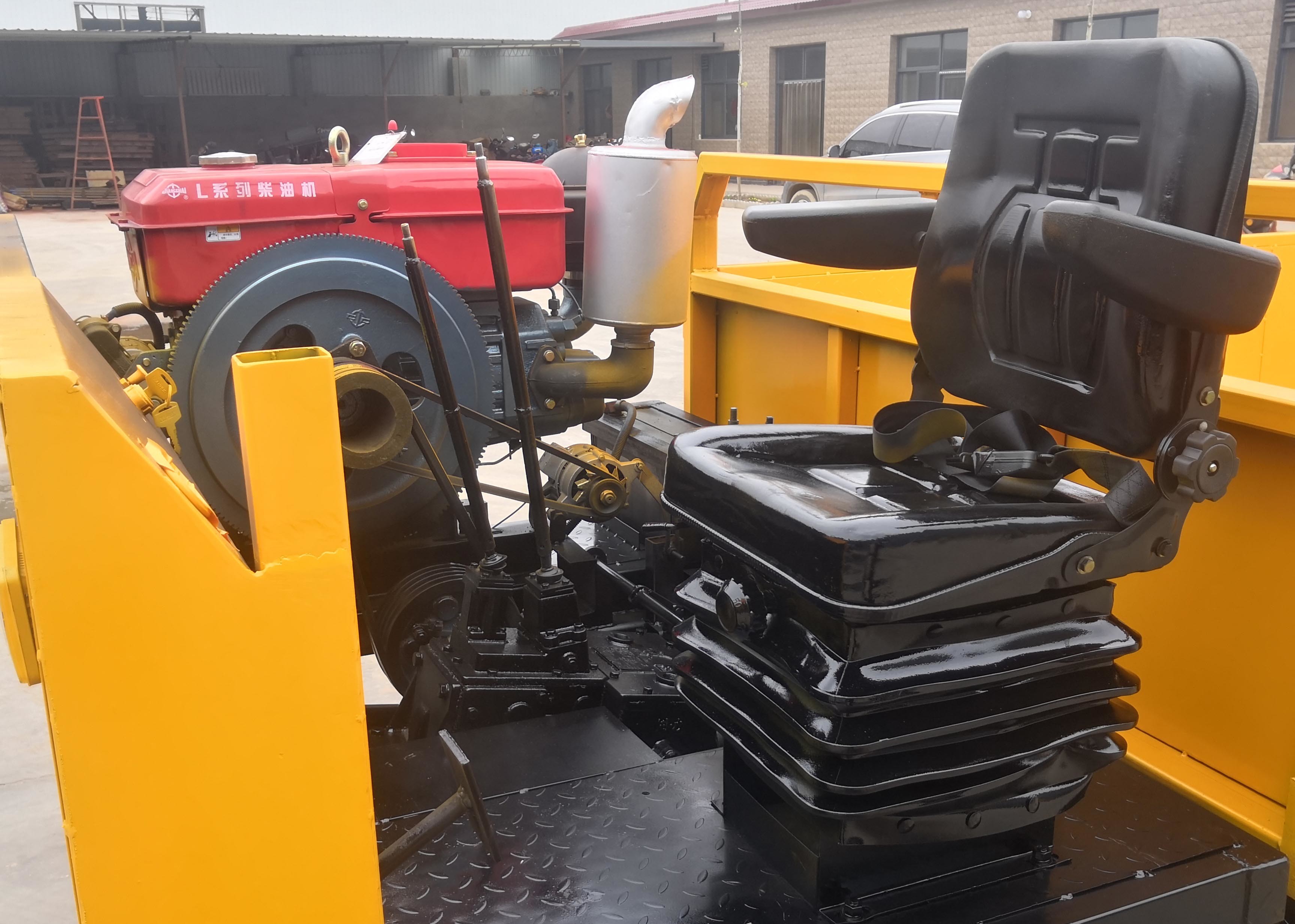 Simple Structure Track Transporter / Rubber Track Dumper With Low Fuel Consumption