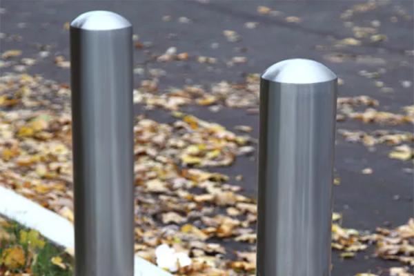 Geometric Design Steel Safety Bollards , Fixed Station Colorful Car Park