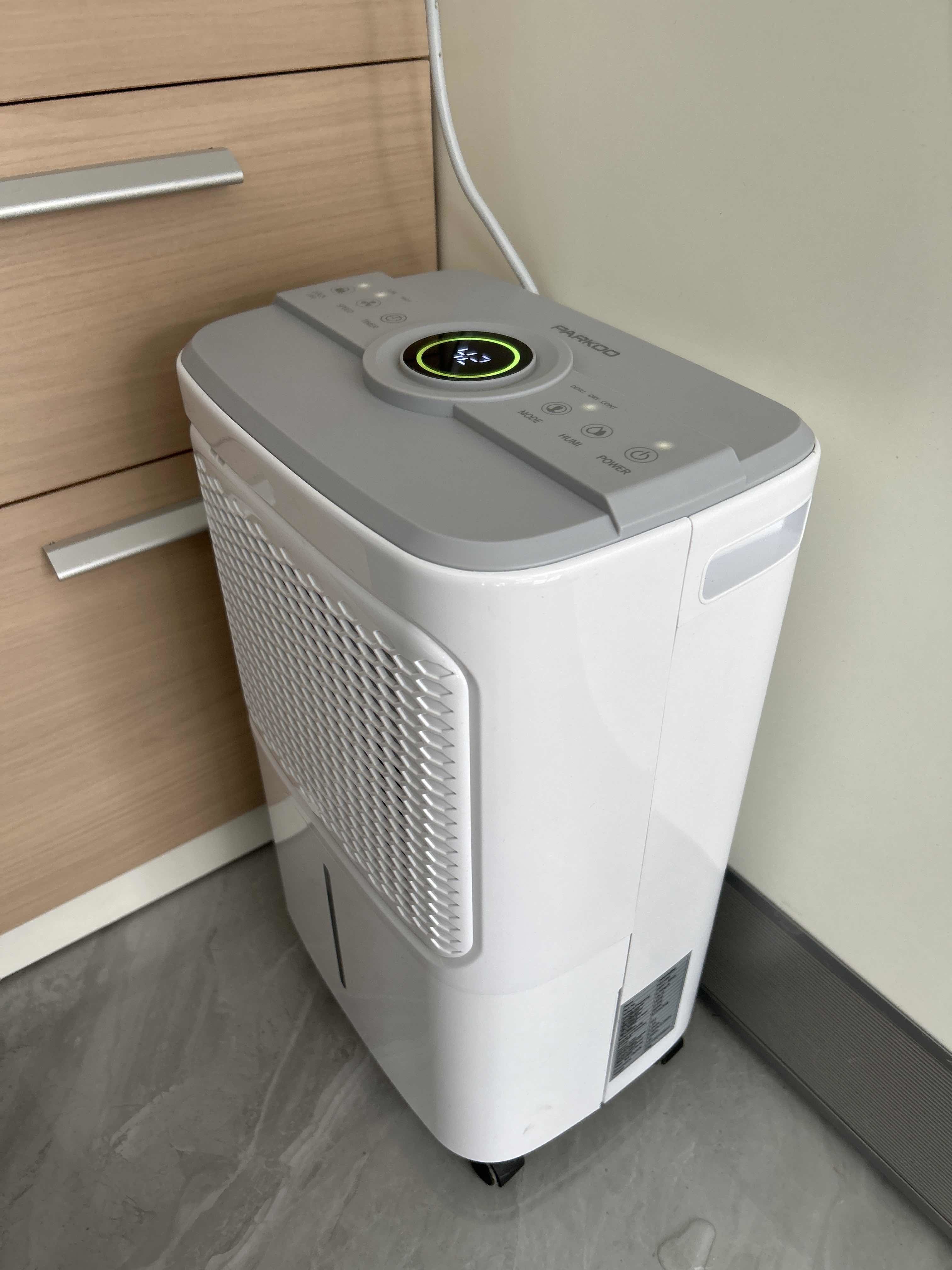 12 L/D LED Humidity Display Smart Touch Dehumidifier Embedded Humidity Sensor