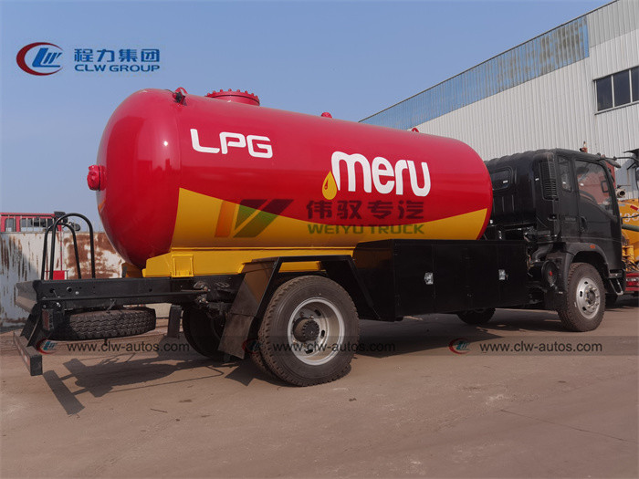 Q345R LPG Gas Tanker Truck Bobtail Truck 5 Tons 8 Tons For Cylinder Refilling