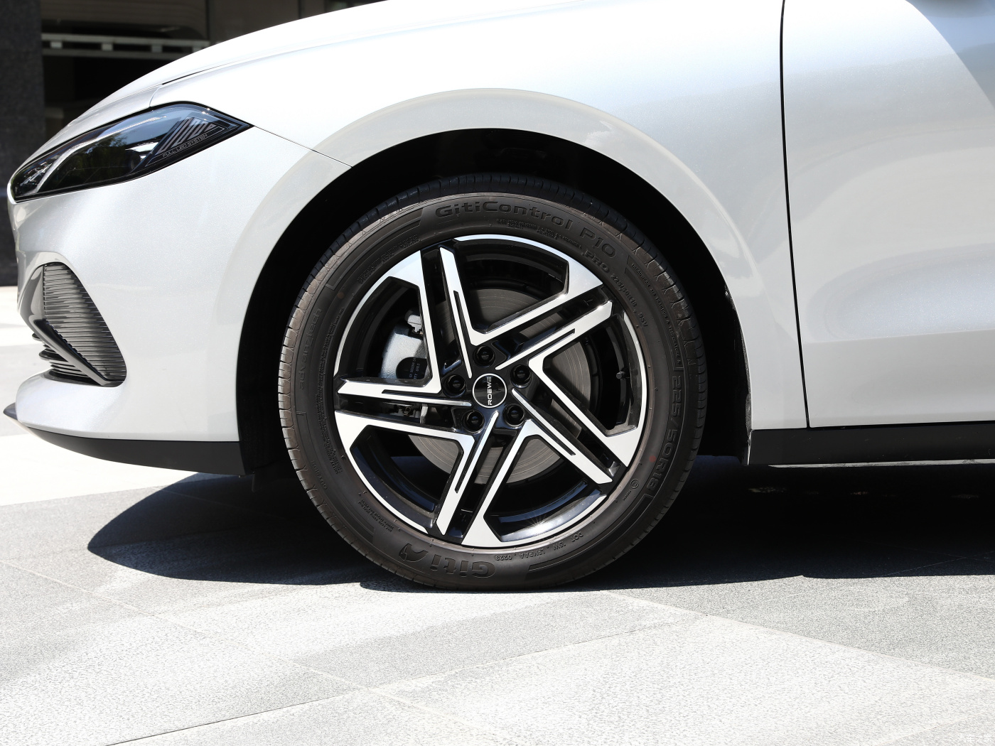Body structure 4-door 5-seat SEDAN PLUG IN HYBRID Electric Car by ROEWE D7 DMH BIG Energy Vehicle