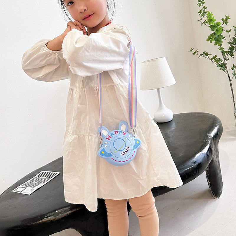 Astronaut Silicone Crossbody Purse Bag Pencil Pen Case Makeup Bag Storage Bag Makeup Accessories Purse Handbag For Kids