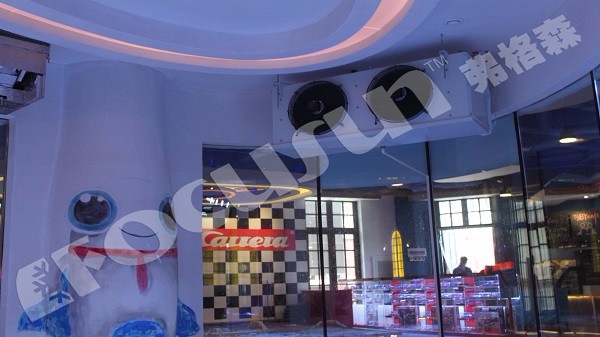 Add a Touch of Winter to Your Space with Our 1985*630*400mm Snow Falling Machine