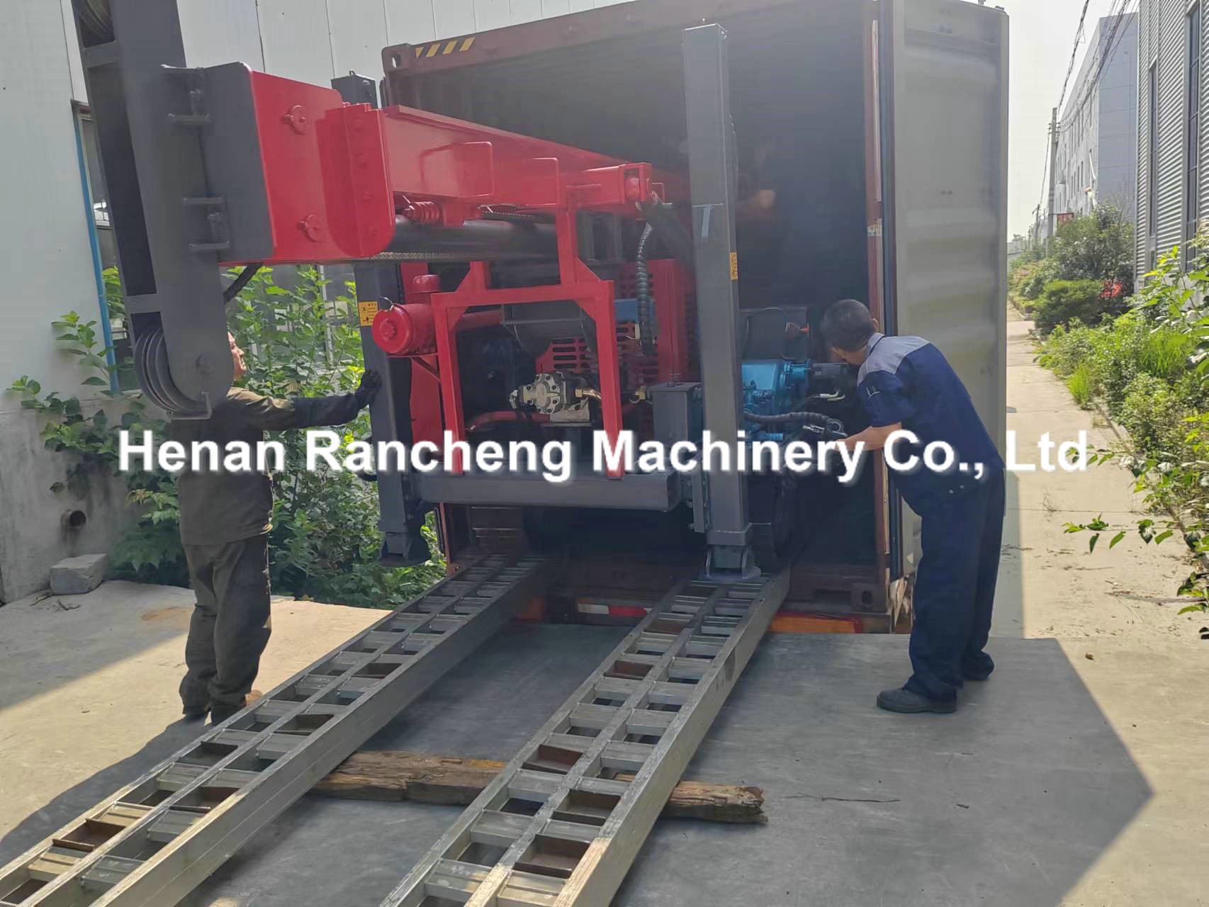 65KW Water Well Drilling Machine 75mm - 350mm Diameter Hydraulic Well Drilling Rig