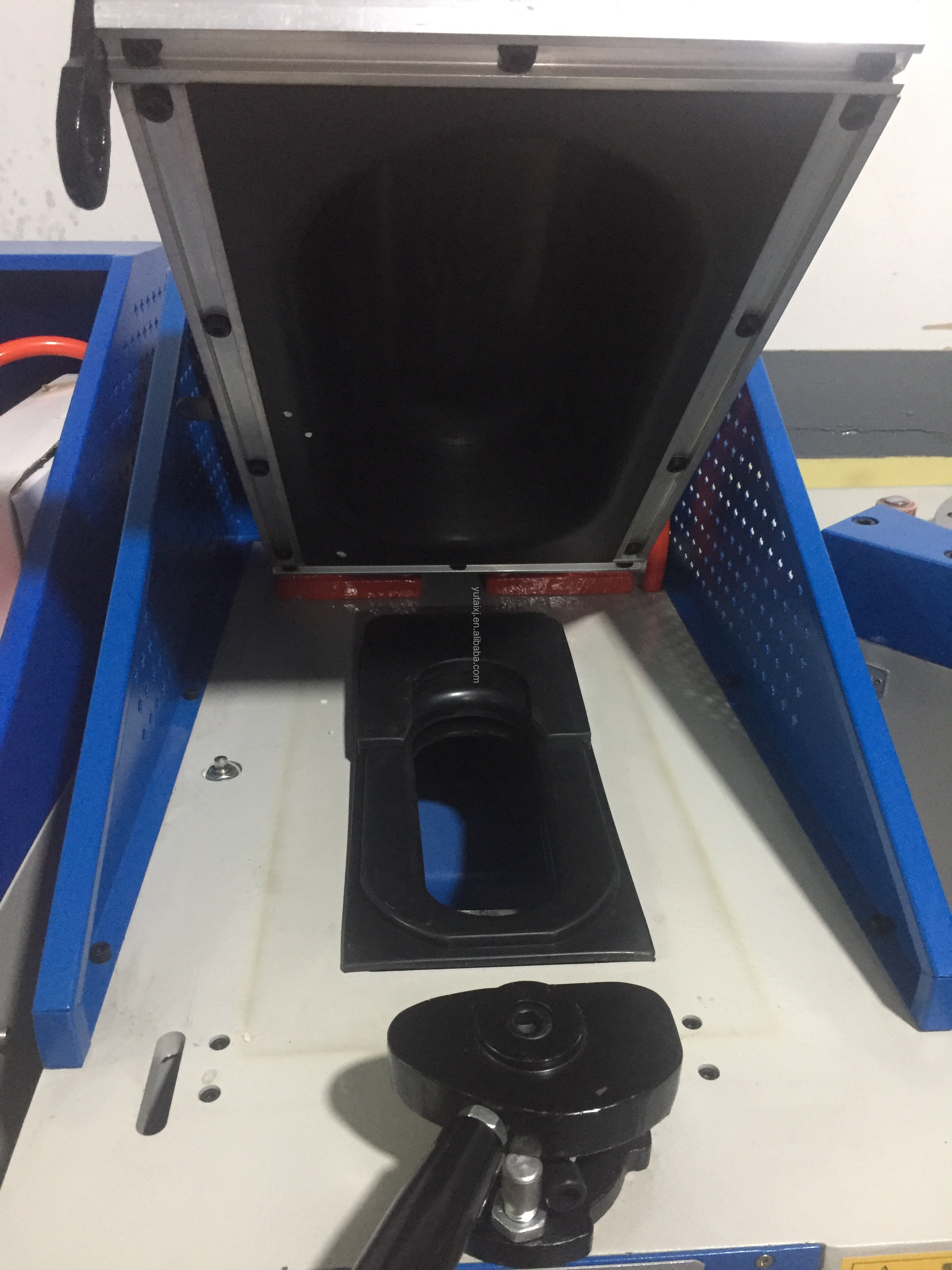 0.7Mpa Pneumatic Sole Attaching Machine 220V 50Hz Scratch Resistant