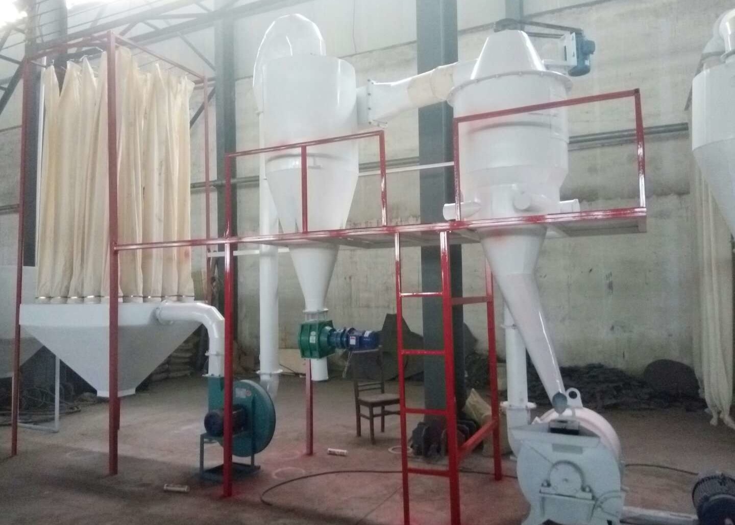 Three Phase 800kg/H Impact Pulverizer Machine For Powder Spices