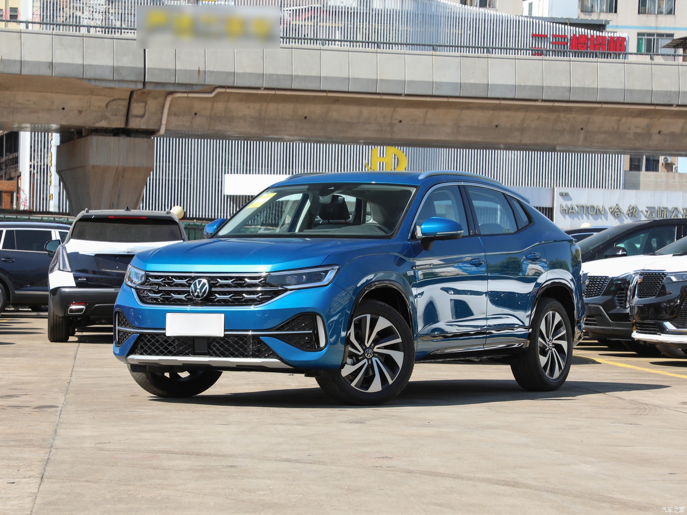 Medium Sized SUV Volkswagens Tayron X 1.4T Luxury Gasoline Commuter Car with Curb Weight 1000kg-2000kg and Wheelbase 2500-3000mm
