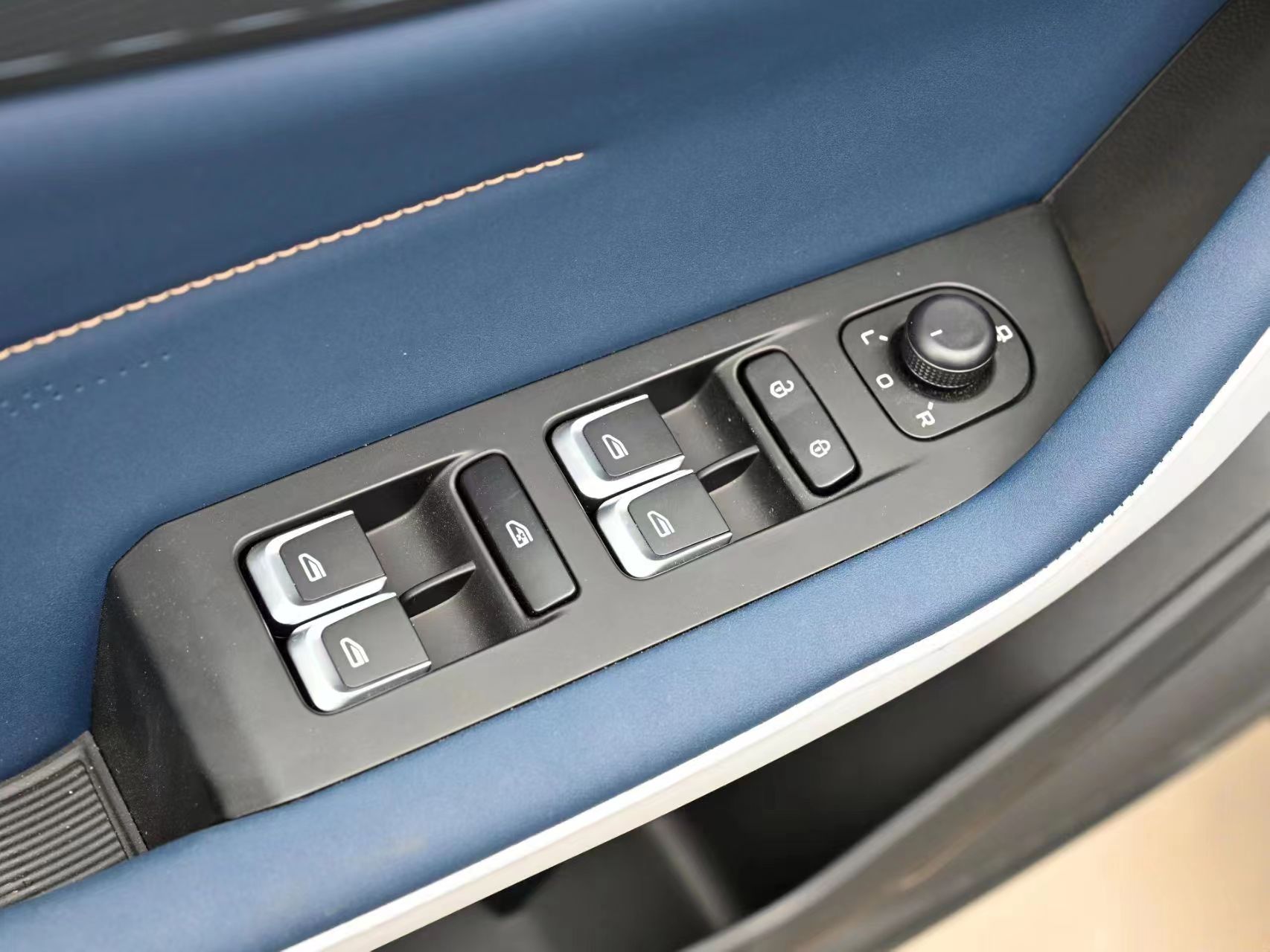 All 2024 LIVAN 9 Pure Electric Vehicles 5 Door 6 Seat Medium SUV CLTC 380/470km 204Ps 310Nm 150kW 0.5h Fast Charge Cars Wholesaler