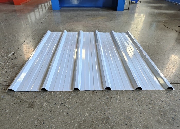 PLC Cutting Sheet Metal Roll Forming Machine 10-20m/Min For Accurate Roof Panels