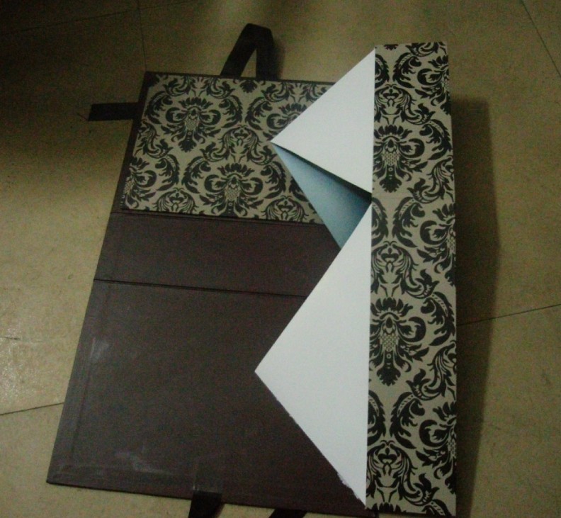Special design flat packed rigid paper folding box with silk ribbon