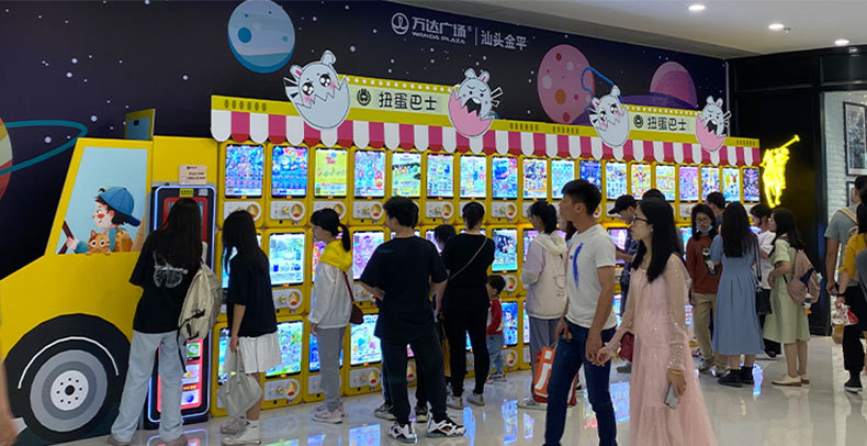 Dreamland Coin Operated Toy Capsule Vending Machine Gacha Gachapon Gashapon Capsule Toy Machine