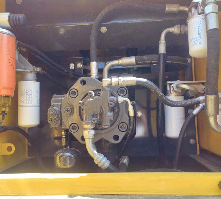 Second Hand Volvo 240 Excavator with 2800 Working Hours and Original Hydraulic Valve