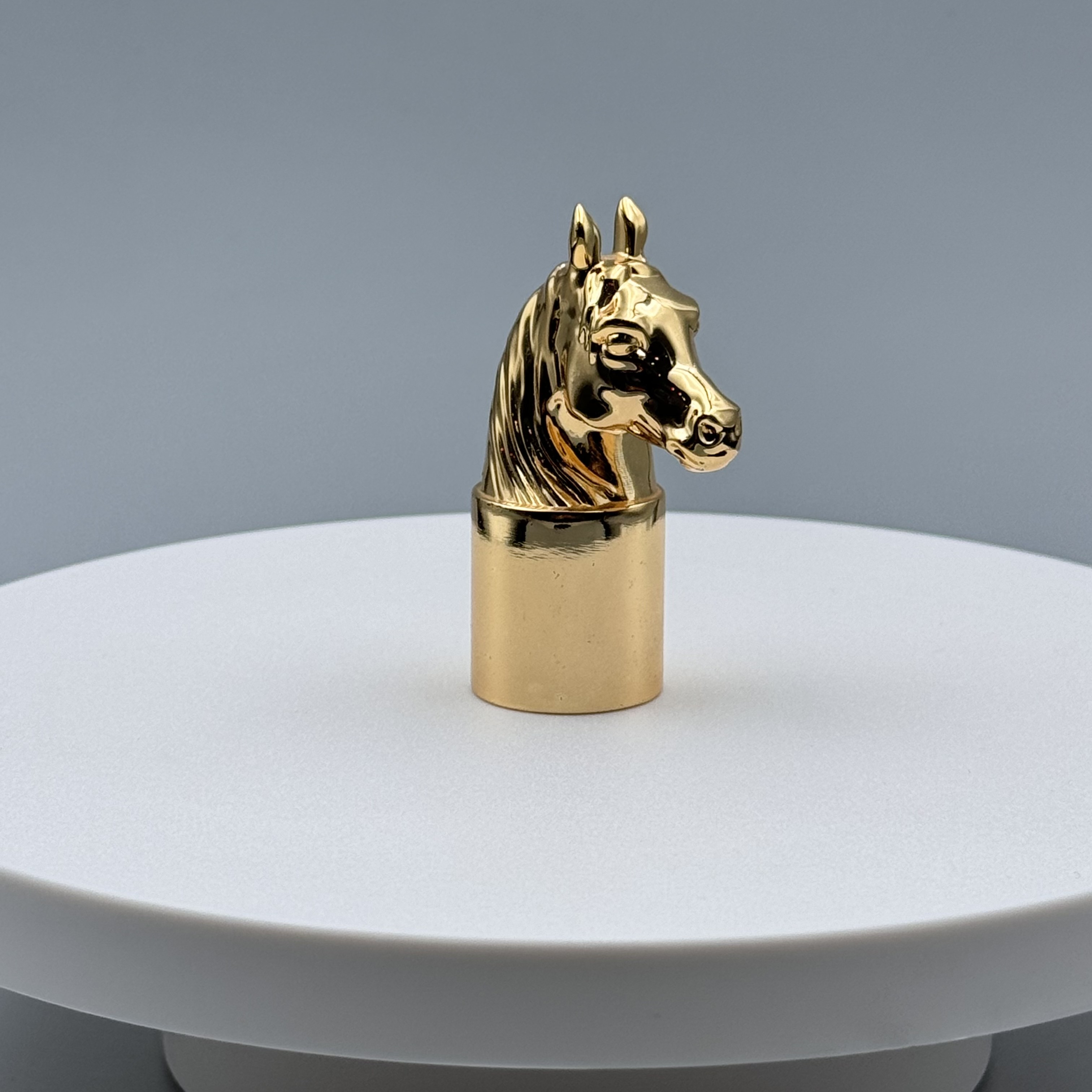 Custom Zamak Perfume Caps Personalize Your Fragrance Presentation with Style