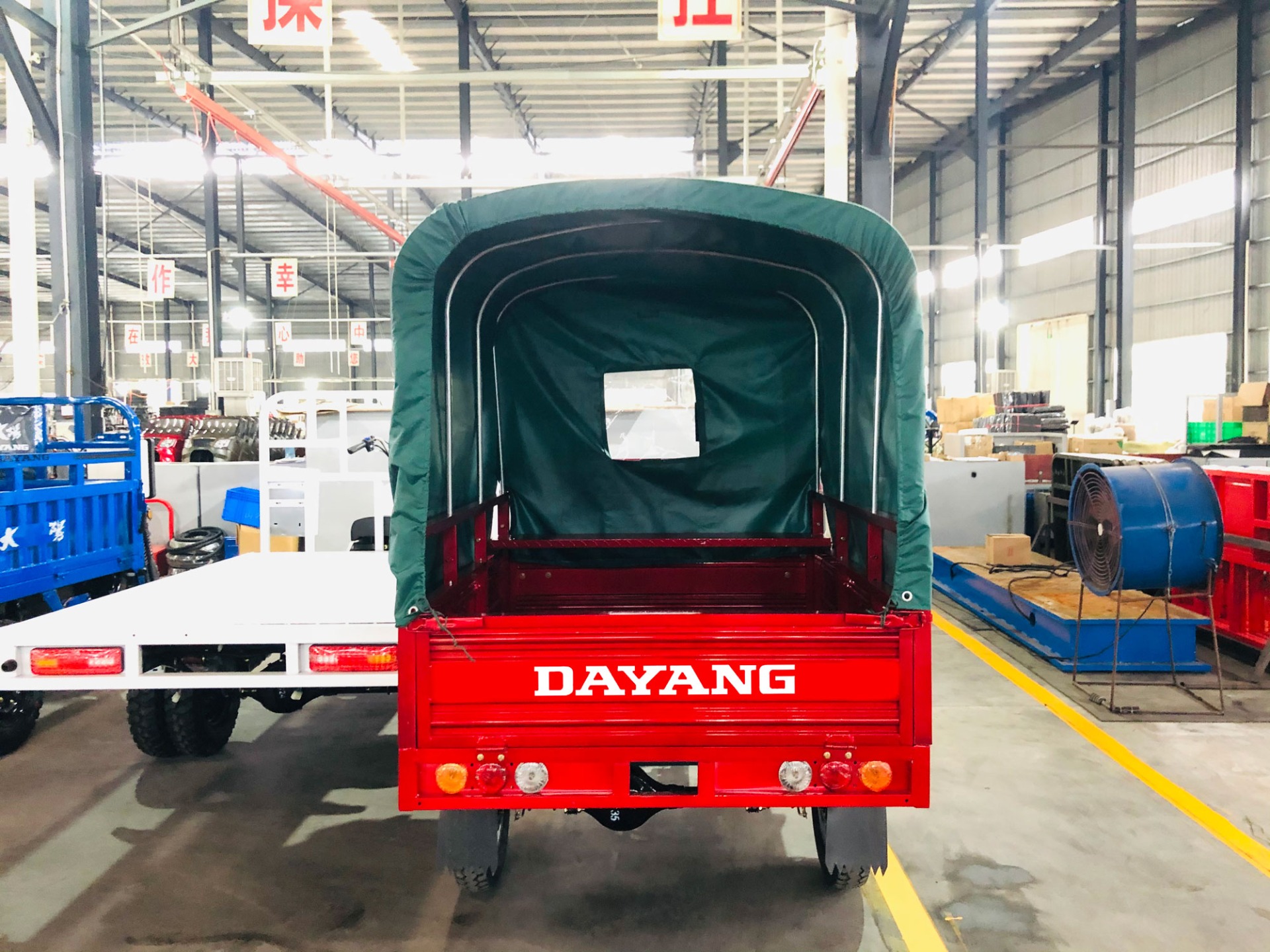 DAYANG 2021 DY-P1 Cargo Tarpaulin Tricycle Models with 40*80 Chassis and 150cc Engine