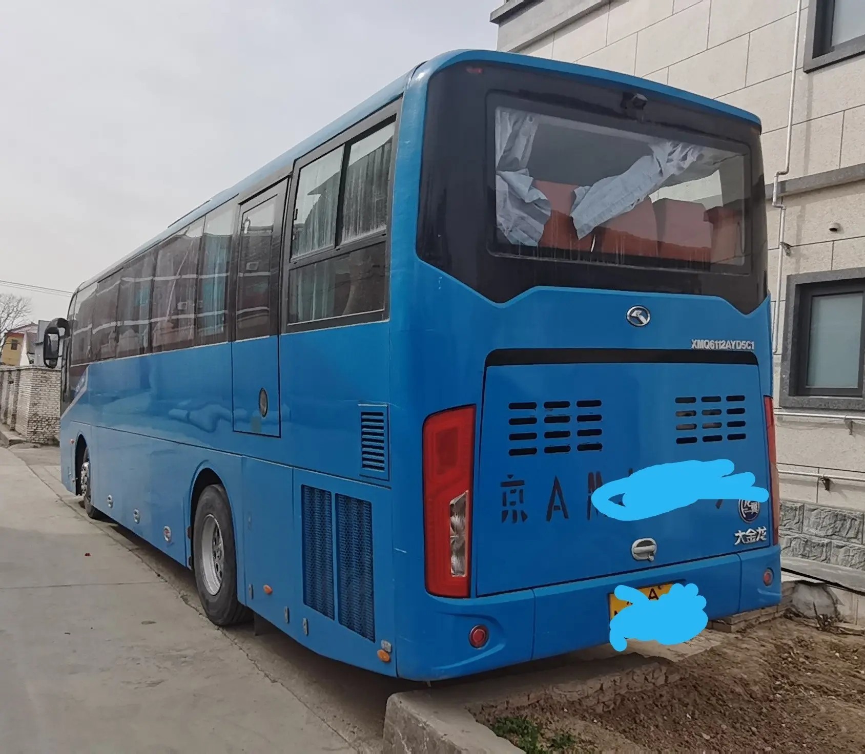 Old Coach Bus 51 Seats Yuchai Engine Leaf Spring 11 Meters Sealing Window Used Kinglong XMQ6112