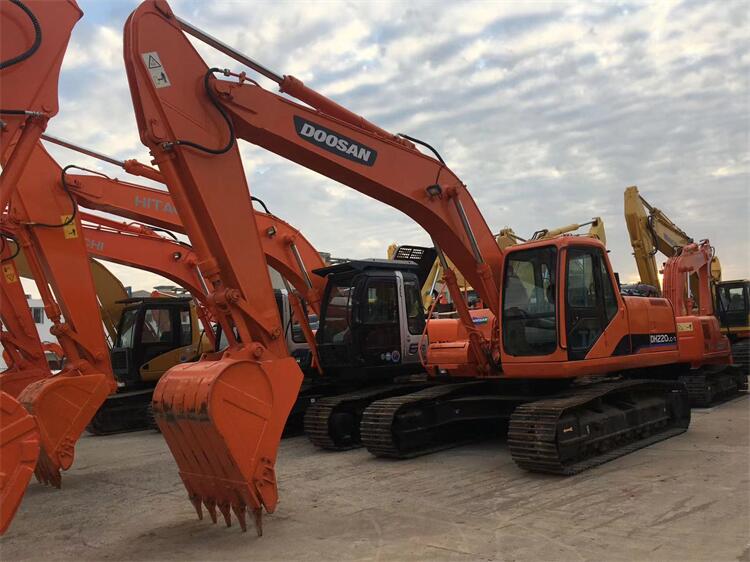 2020 Year Model Used Doosan DH220 Excavator and Active with Lowest Made in Korea