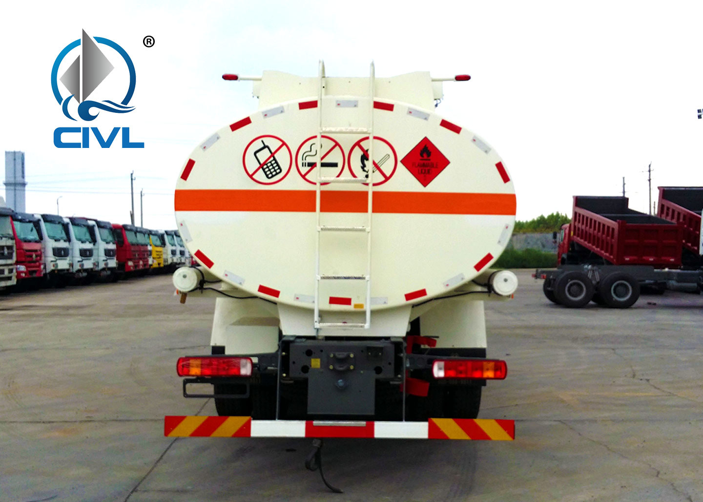 25000L Oil Tanker Trailer 8X4 , HOWO Water Tanker Truck 30000liters 25000liters new Sinotruk fuel tank trucks
