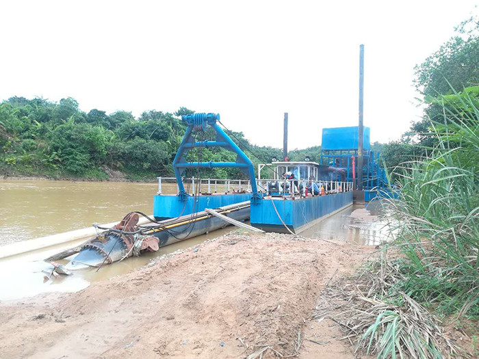200 Cbm/H Hydraulic Mud Dredging Ship 16kw Red Color Used For River Dredging