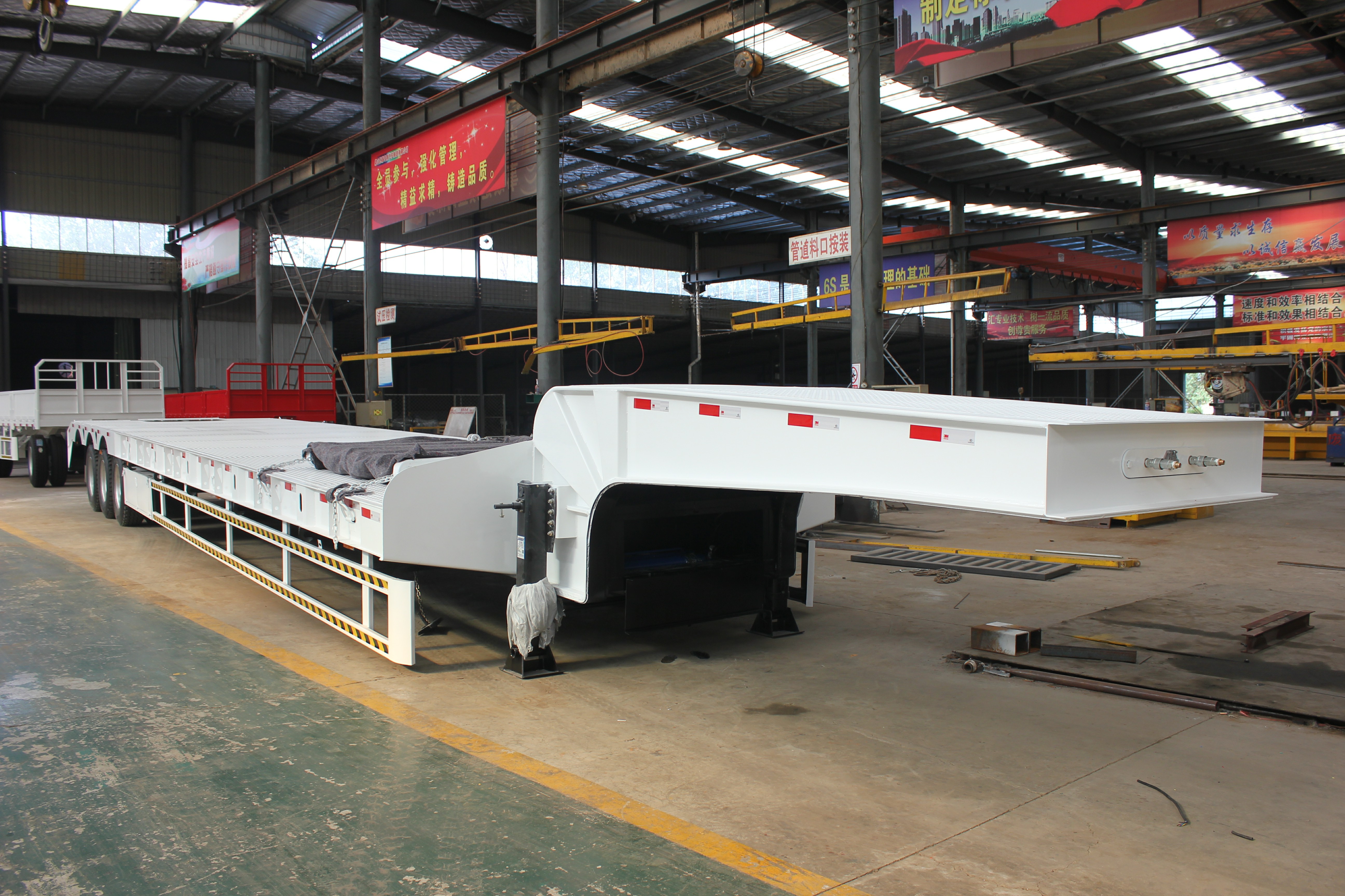 Max Payload 45 100 Tons 3 Axles Low Bed Semi Trailer for Excavator in South Africa