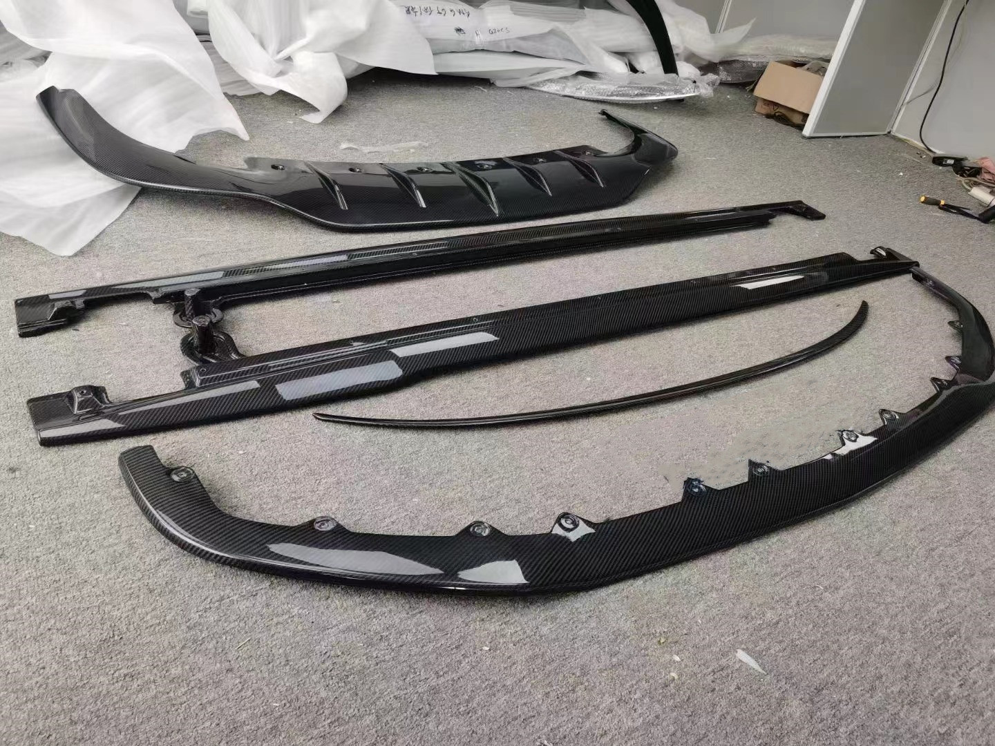 Sell Like Hot Cakes Continental GT Carbon Fiber Body Kit Continental GT Upgrade W12 Limited Edition Front Shovel Rear Diffuser