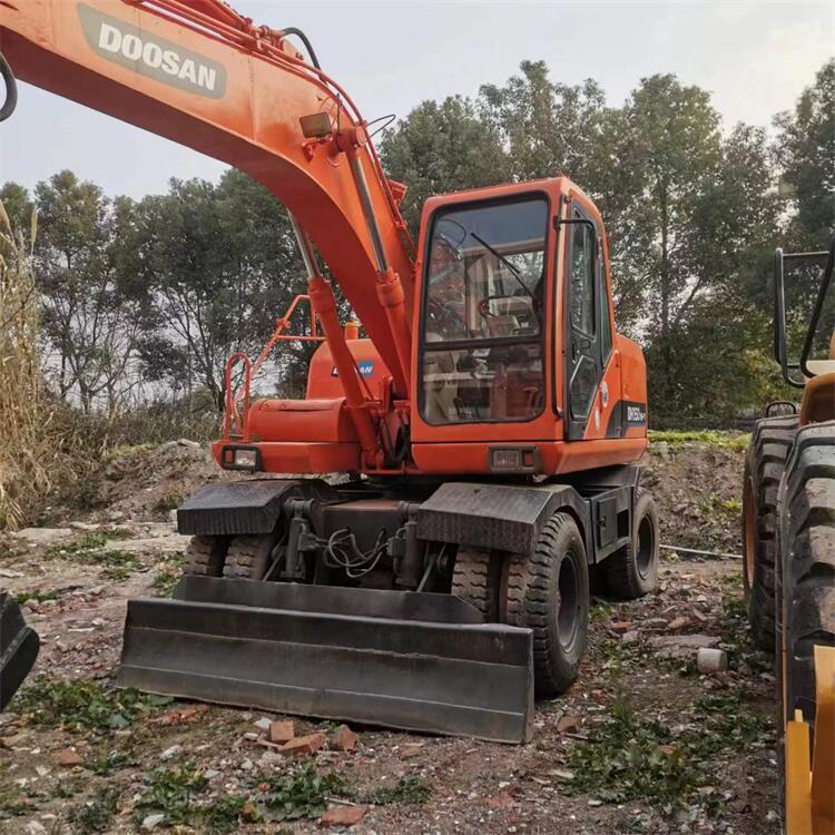 90% Original Doosan DH150 Excavator Used Doosan Wheel Excavator DH150W In South Korea