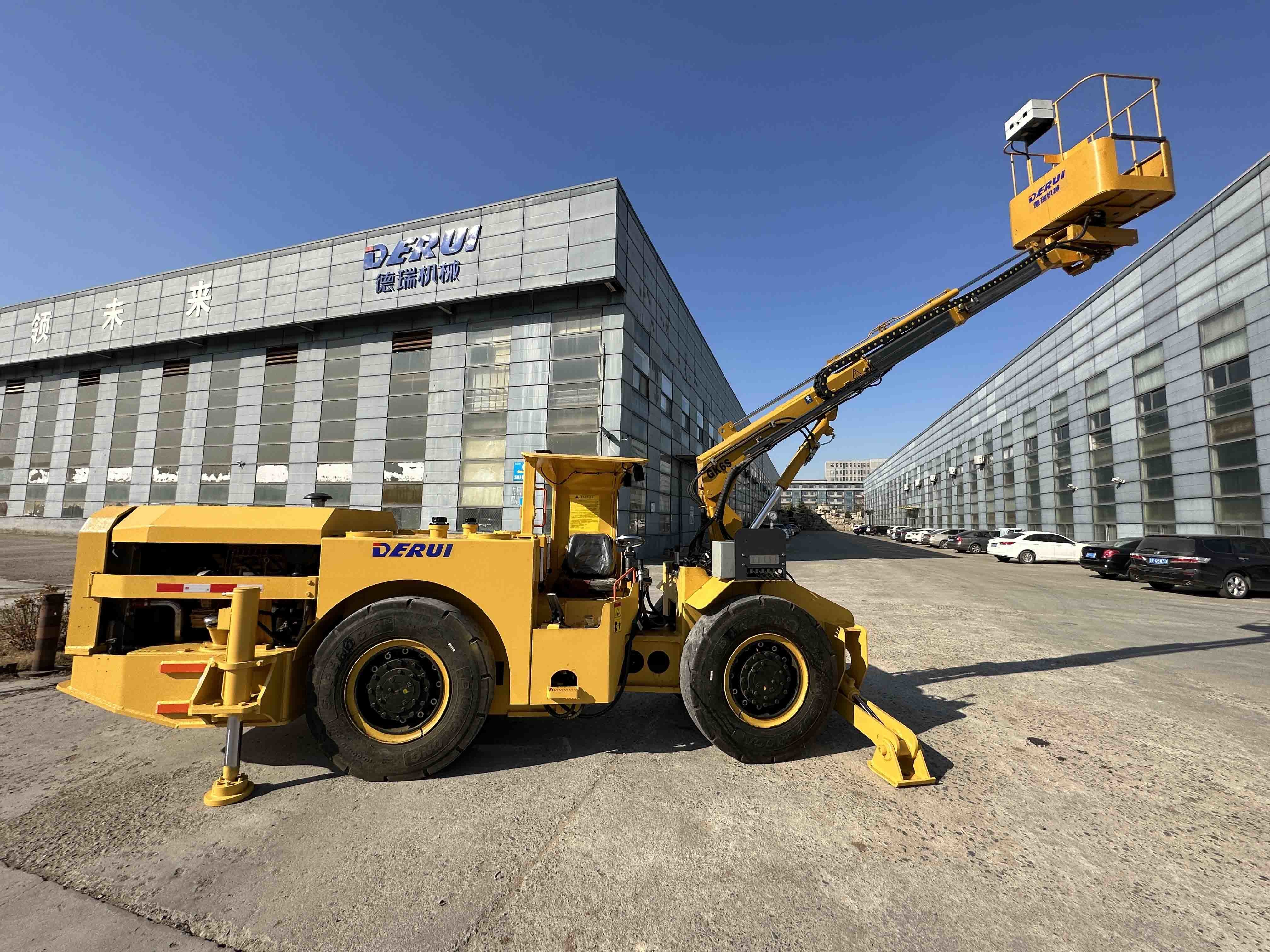 Customized Lifting Platform Vehicle DEUTZ Engine High Quality