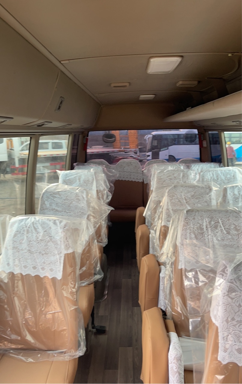 30 Seat Luxury Coach Toyo Ta Coaster Bus with Max Power of 113/5200kw and EURO 3 Emission