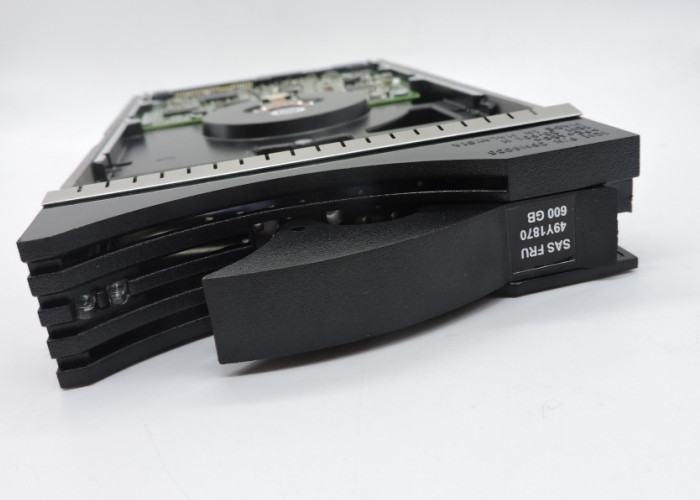IBM Hard Disk 49Y1866 49Y1870 49Y1869 600g 3.5inch 15K SAS 1 year warranty