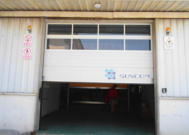 White 40mm Width Insulated Mental Industrial Sectional Doors Outside Application