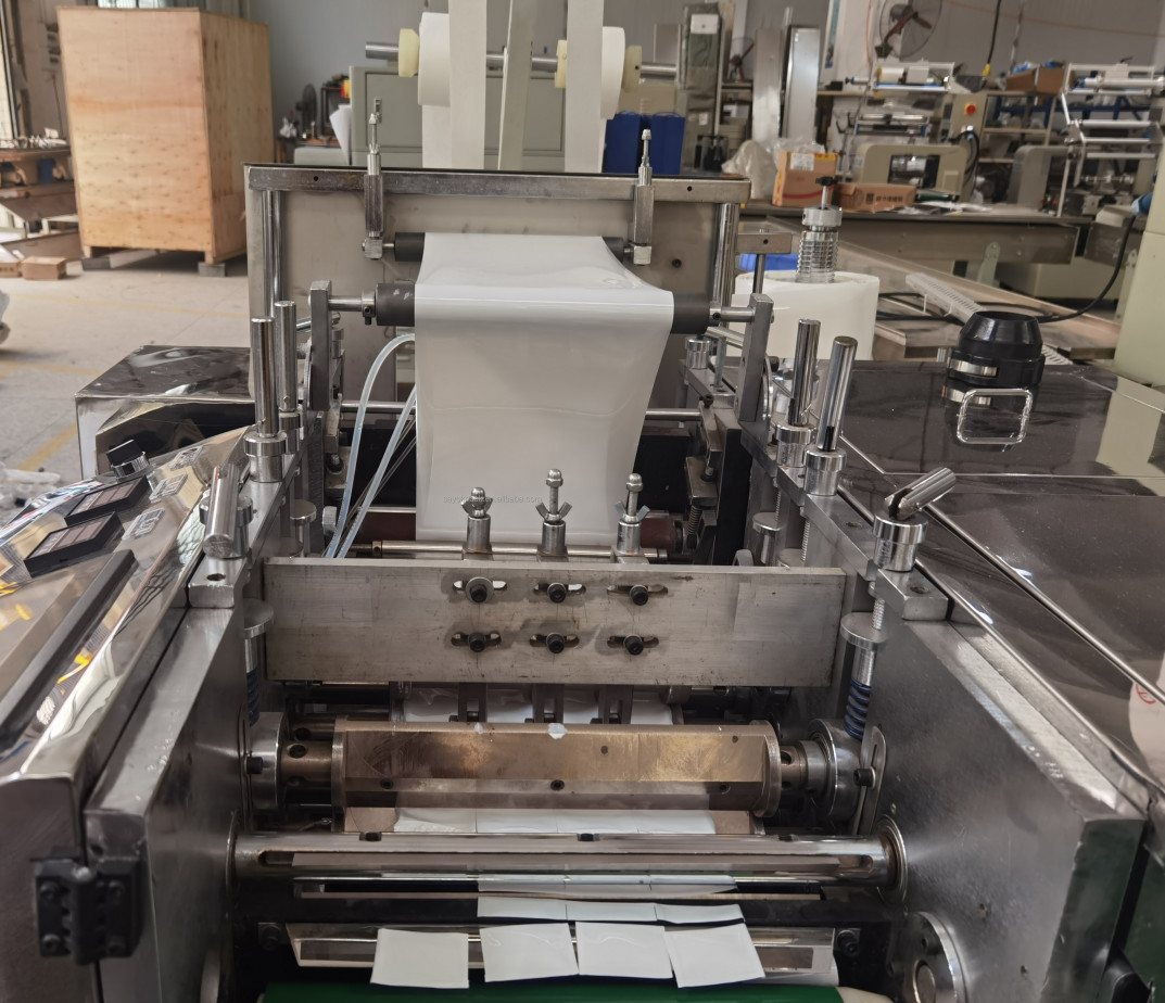 400mm Film Width PLC Alcohol Swab Manufacturing Machine Alcohol Prep Pad Production Machine