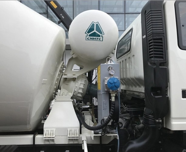 Sinotruk HOWO 4X2 180HP 4cbm Concrete Mixer Truck Zz5167gjbg381CD1