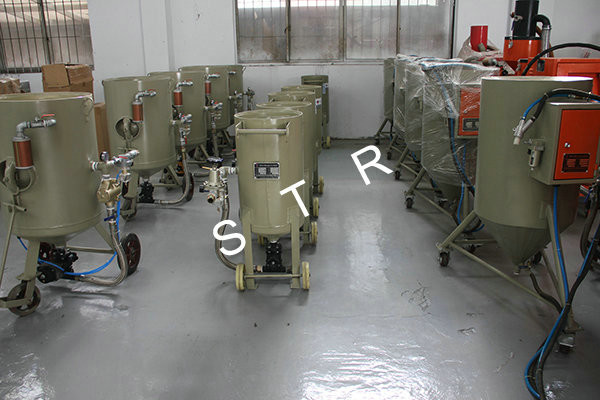 Portable Abrasive Blasting Machine Rubber Rolls Valve Removal 100L 200L 300L 500L