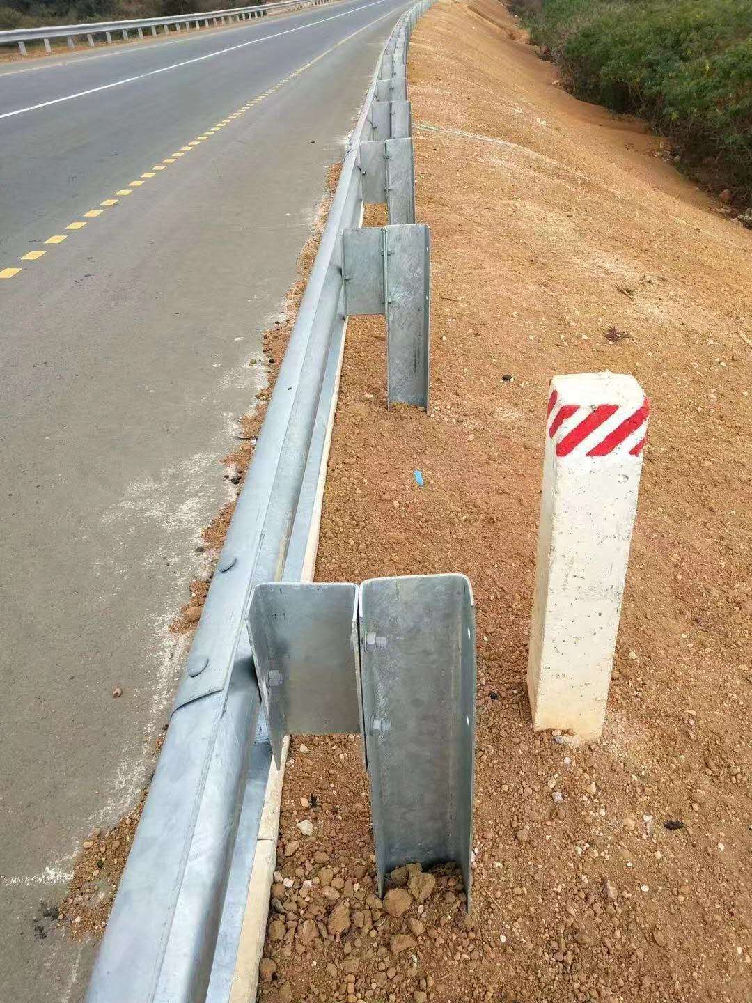 Hot-Dip Galvanized Steel Highway Guardrail Spacer With W-Beam Anti-Corrosion
