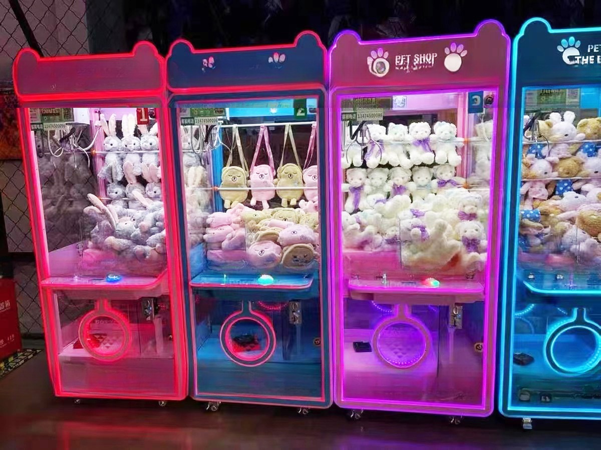 Dreamland Hot Sale Transparent Doll Park Arcade Claw Crane Machine For sale UK