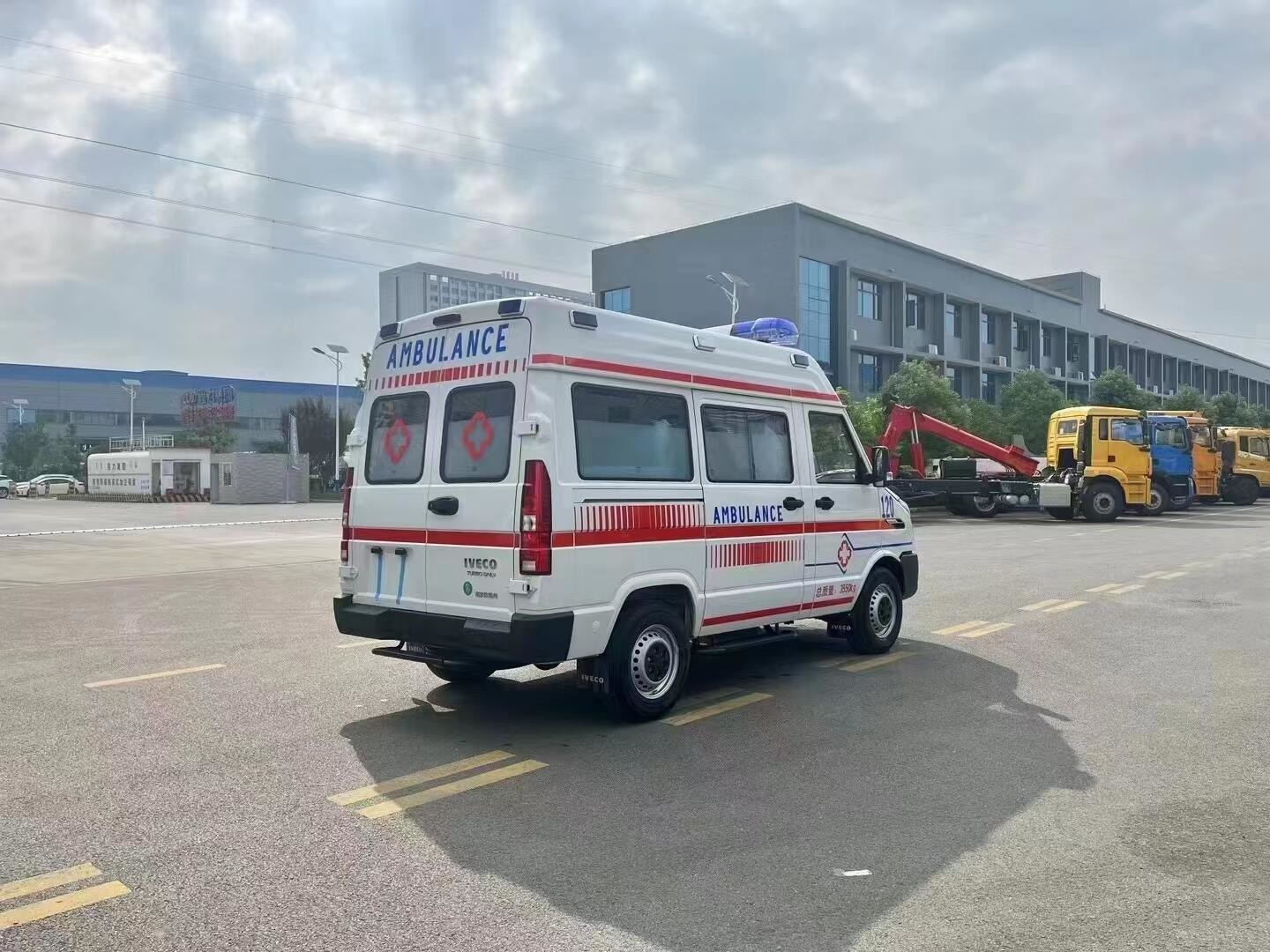 LHD/RHD Ambulances 4x2/4x4 Drive Type Bulk Ship Transport Package Ambulance For Sale