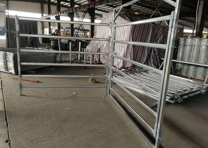 Galvanized Steel Cattle Fence Durable Heavy Duty Horse Round Yard Panels